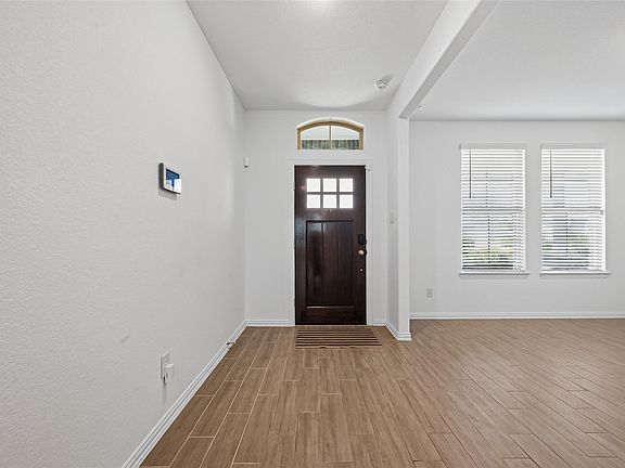 5th image of 31215 Conover Dr