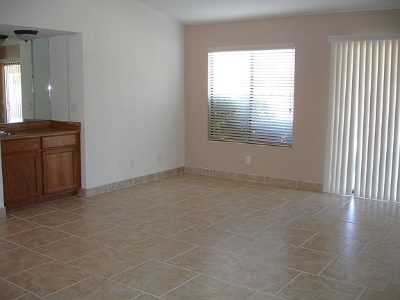 Great room also has wet bar