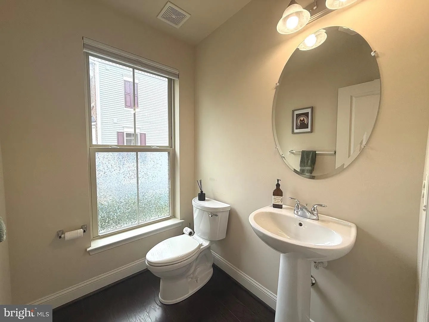 Townhome in Annapolis Gated Community — Photo 4