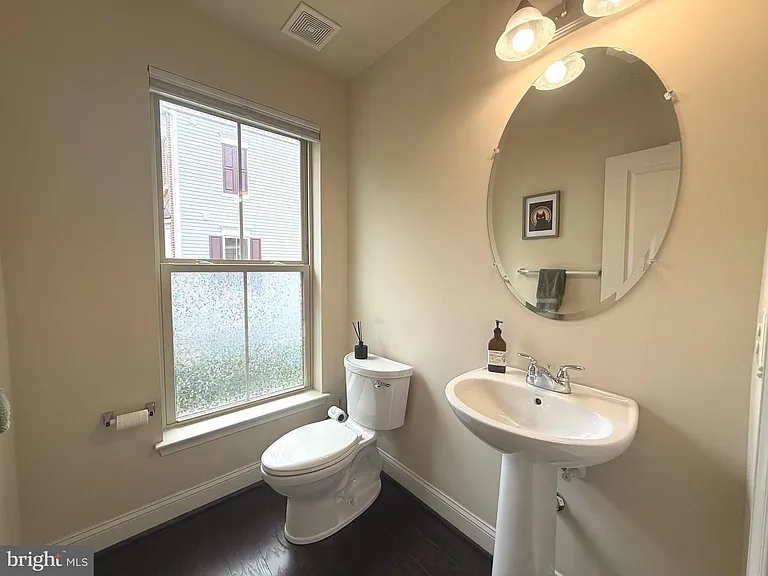 104 Vanguard Ln — Photo 4