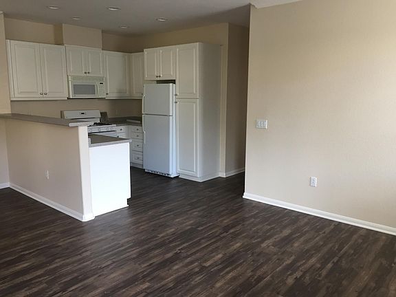 4th image of 12381 Creekview Dr Unit 117
