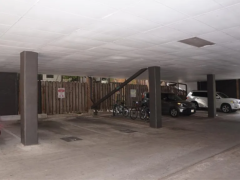 203 E 31st St #103 — Photo 32