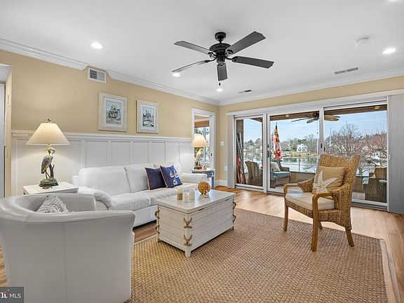 4th image of 4 President Point Dr Unit A1