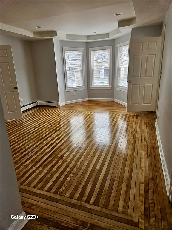 5 bed, 1.0 bath, 2200 sqft, $3,500 — Photo 2