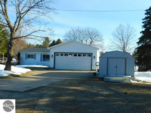 4960 Pine Dr NE, Kalkaska, MI 49646
