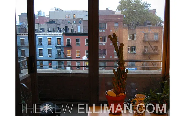 Rented by Douglas Elliman | media 22