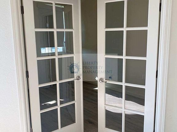 3rd image of 3147 Stanley Dr