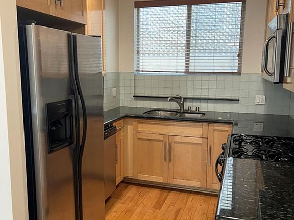 4th image of 11469 Moorpark St Unit 4
