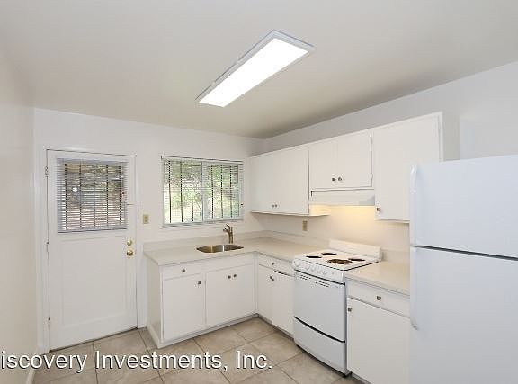 5th image of 8049 Greenridge Dr APT 27