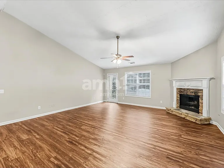 113 Village Dr — Photo 6