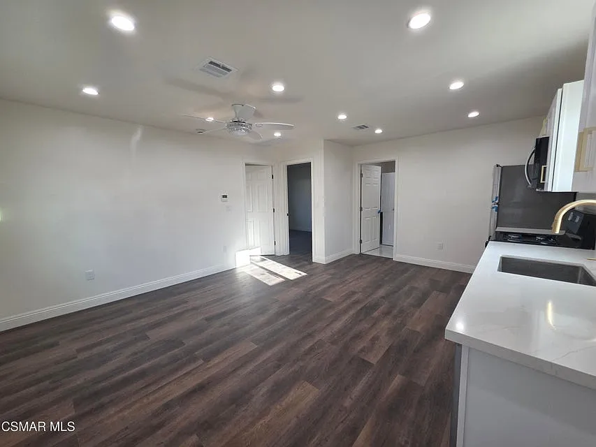 2 bed, 650 sqft, $2,750 — Photo 2