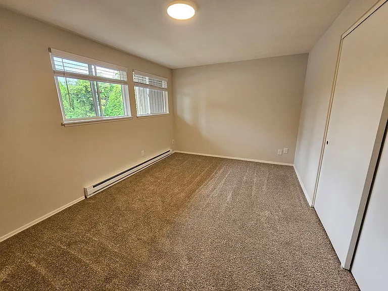 Julee Apartments — Photo 9