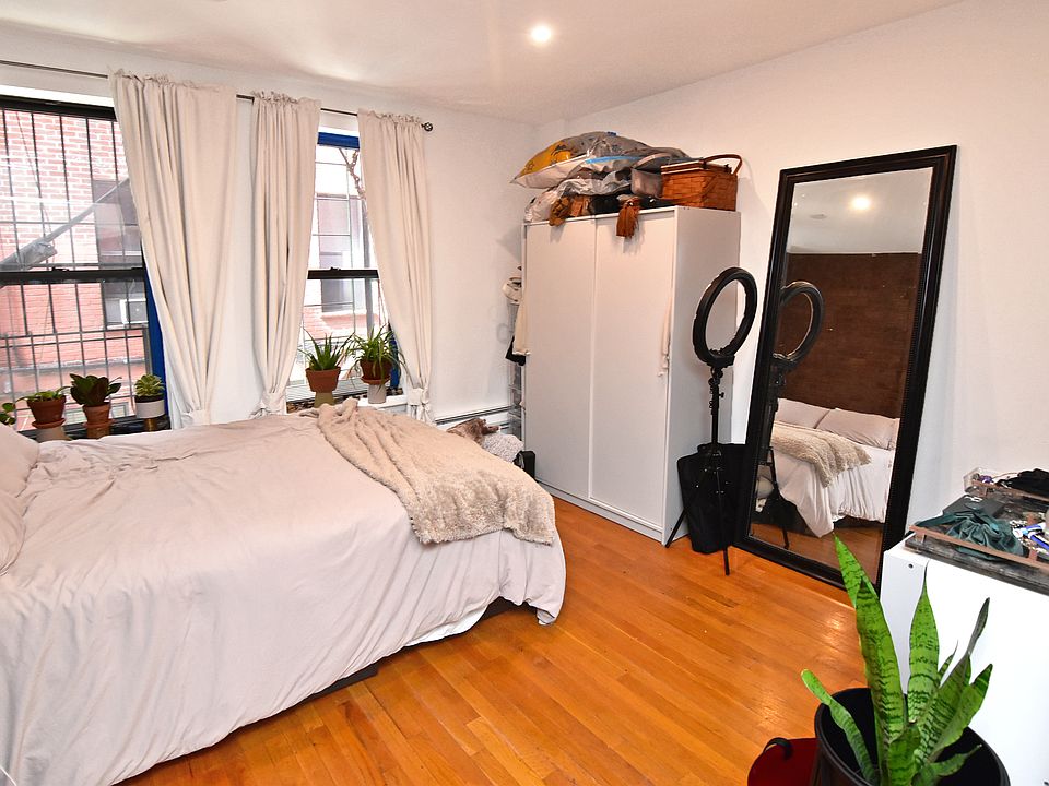 2nd image of 158 Orchard St APT 2D