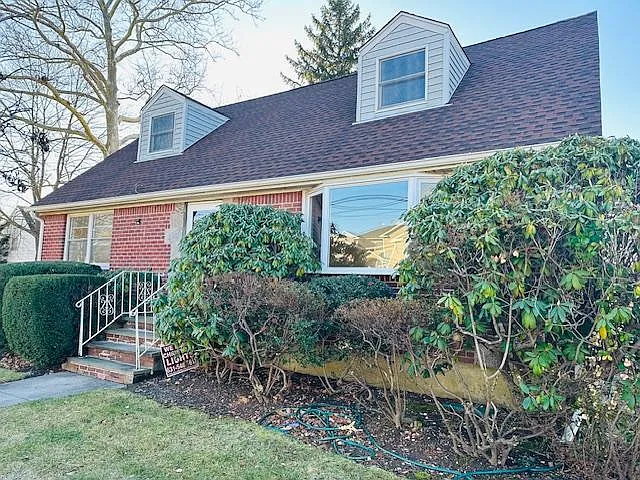 7 Beatrice Ave — Photo 3