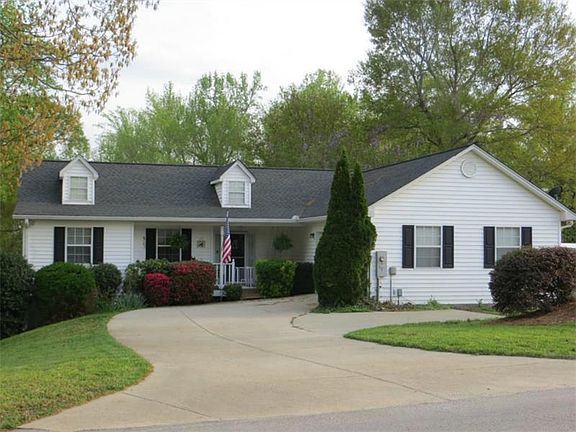 2nd image of 427 Holly Dr