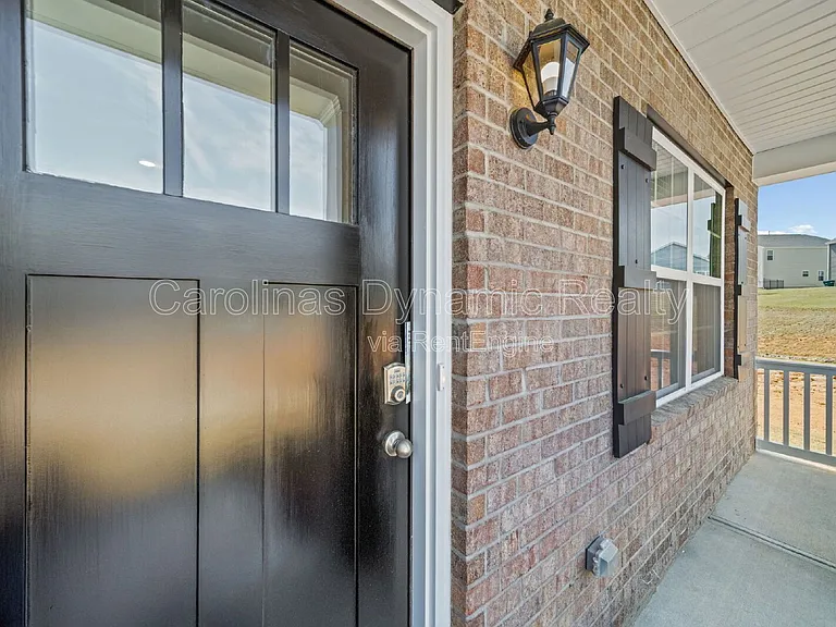 204 Calvin Creek Dr — Photo 5