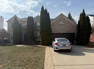 33889 Stonecrest Dr, Sterling Heights, MI 48312