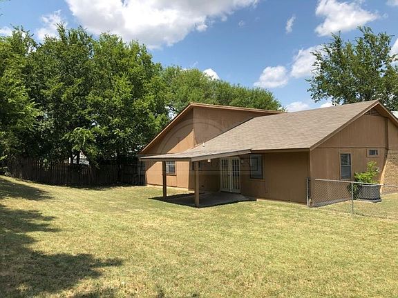 2nd image of 3008 Persimmon Dr