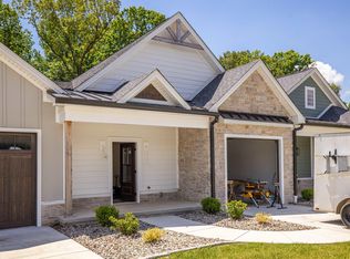 757 Eagle Point Dr, Grand Rivers, KY 42045