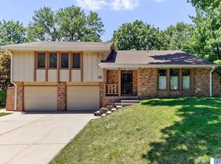 2333 Devonshire Dr, Lincoln, NE 68506