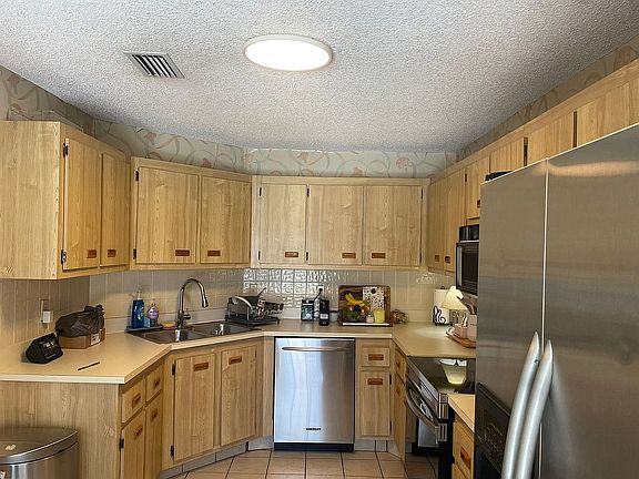 4th image of 10210 SW 137th Ct