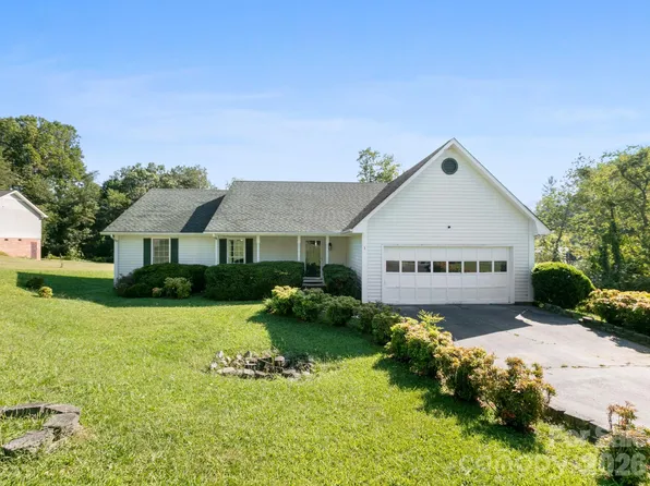 1 Strathmore Dr, Arden, NC 28704
