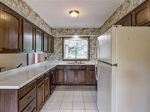 3rd image of 1328 Armstrong Place