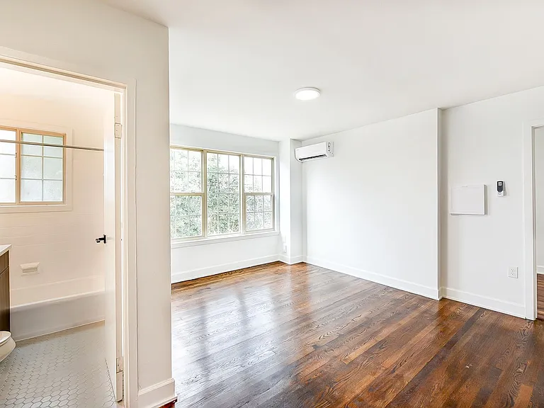Elevated Northwest DC Living at The Pinnacle — Photo 44