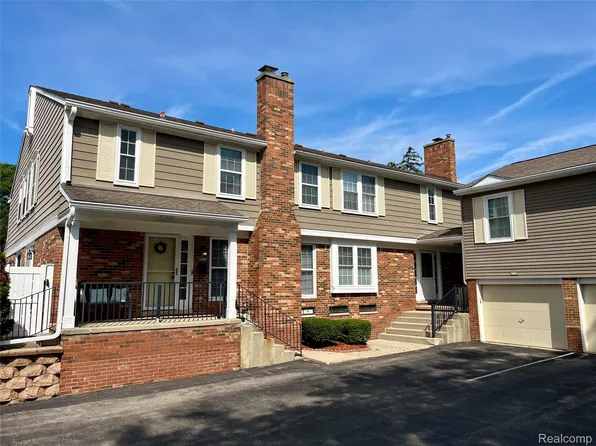 20864 E Glen Haven Cir, Northville, MI 48167