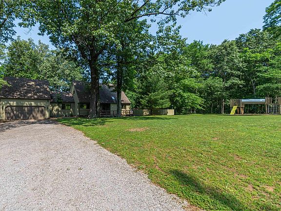 5th image of 165 Pinehill Ln