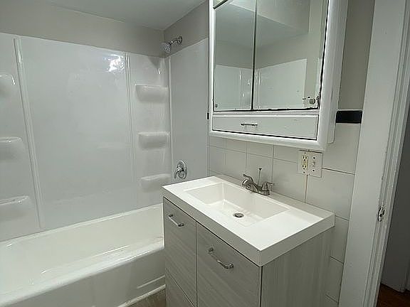 4th image of 2816 Huffman Blvd