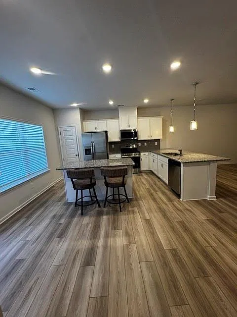 3 bed, 2.5 bath, 1730 sqft, $2,200 — Photo 4