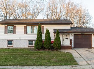 1717 S Green Meadows Blvd, Streamwood, IL 60107