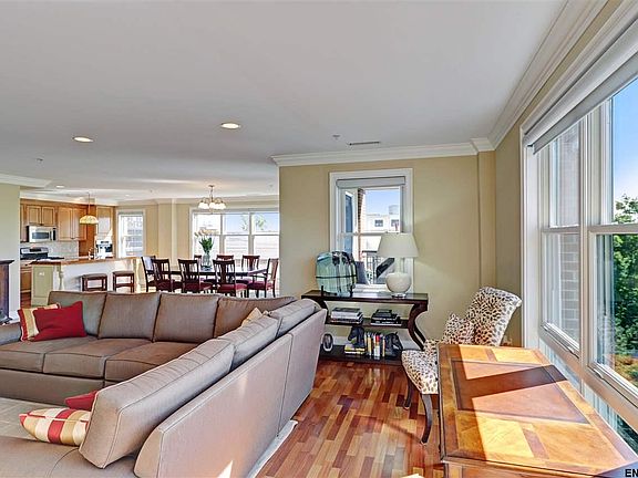 5th image of 59 Railroad Pl APT 502