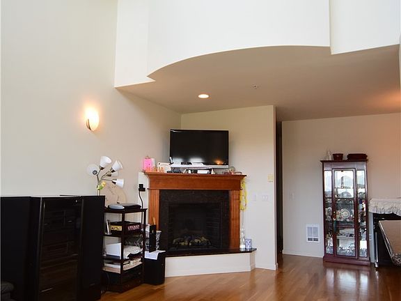 4th image of 2424B S 41st St #565