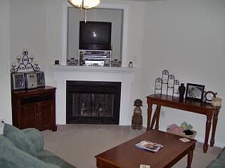 5th image of 740 Wyndhurst Dr