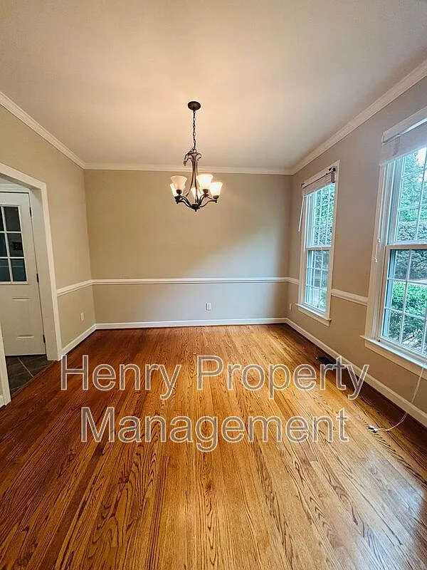 3 bed, 2.5 bath, 2311 sqft, $2,795 — Photo 3