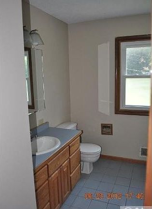 5th image of 1872 Cedar Ave