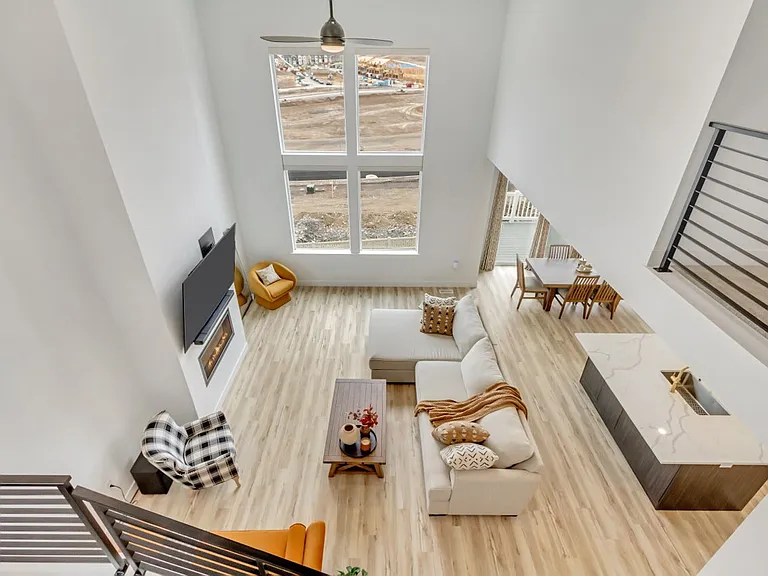 1457 W Russo Dr — Photo 3