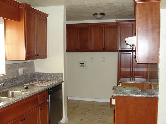 5th image of 229 E 109th St