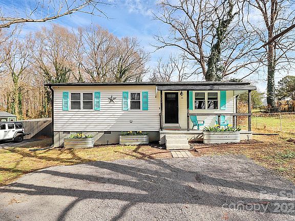 4th image of 302 Digh St