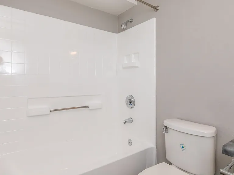 Palm Court Apartment Homes — Photo 40