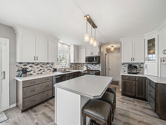 5th image of 3838 Fern Hill Dr
