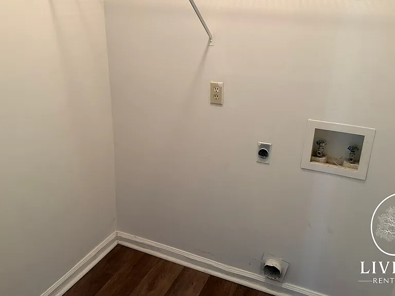 800 Wallace Martin Dr — Photo 17