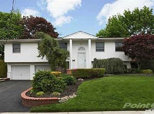 27 Russell Park Rd, Syosset, NY 11791