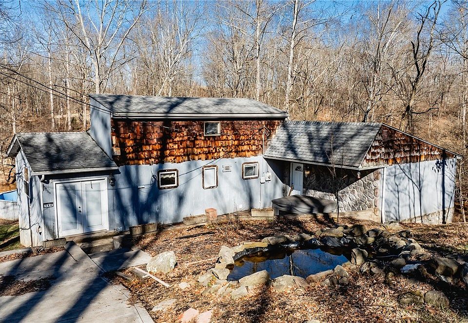 1st image of 184 Oak Dr