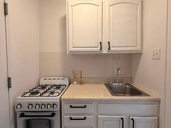 3rd image of 346 W 84th St APT 2C