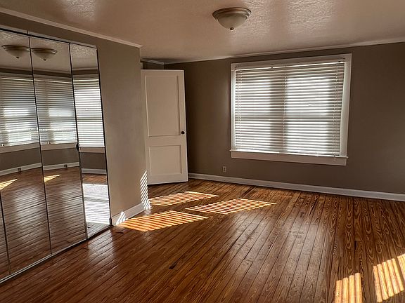 5th image of 1410 NE 53rd St
