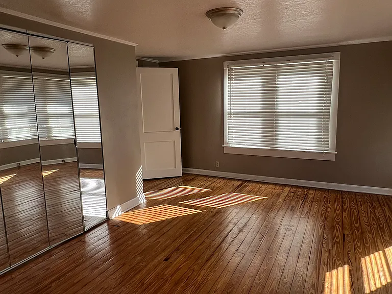 1410 NE 53rd St — Photo 5