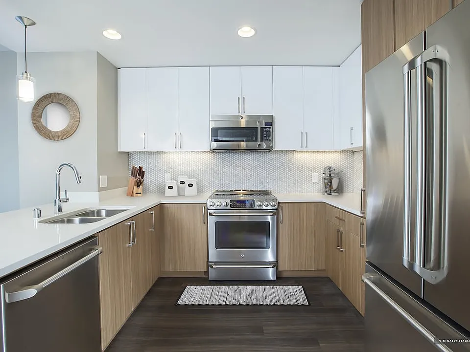 Signature Collection Kitchen with Quartz Stone Countertops